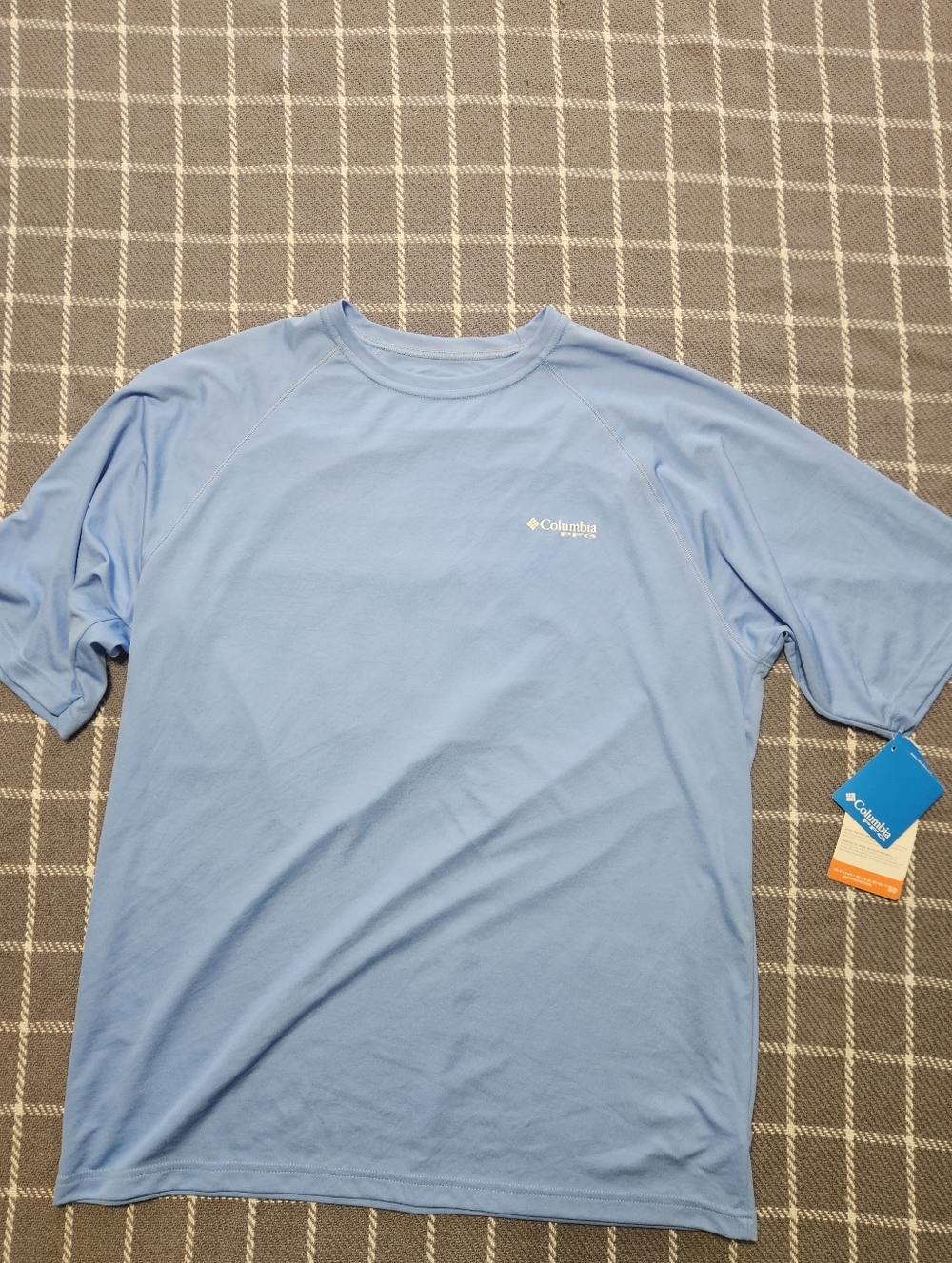 NEW PFG Columbia Light Blue Short-Sleeve Performance Tee. Mens Large